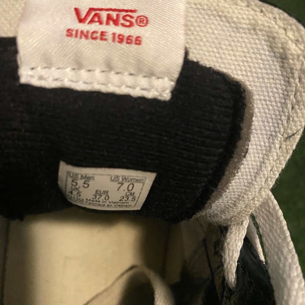 Vans - Picture 5 of 6
